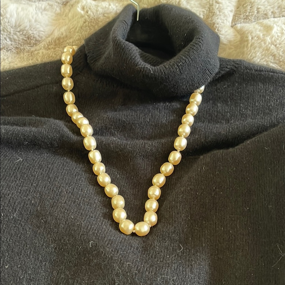 Vintage Monet Elegant Cream Pearl Necklace
